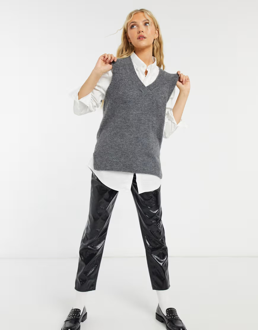 New Look knitted sweater vest in grey | ASOS (Global)