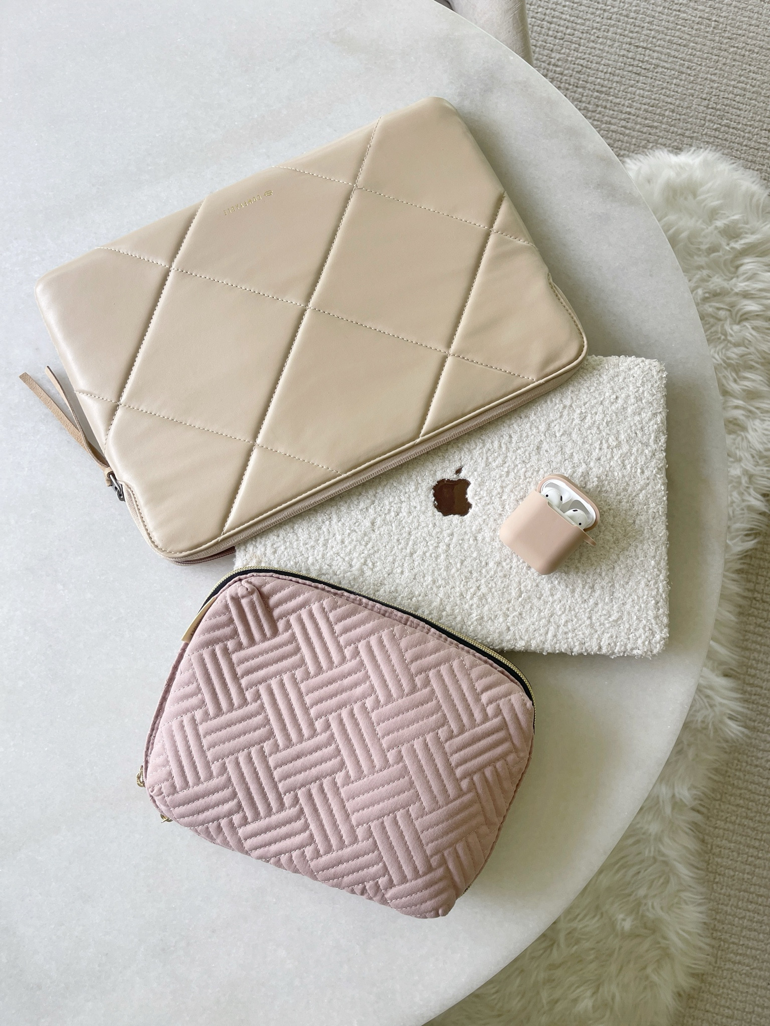 TRAVEL \ electronic cases for on the go! Computer, cords/chargers and iPods. All Amazon finds!

Work
Bags 

#LTKTravel #LTKFindsUnder50 #LTKItBag