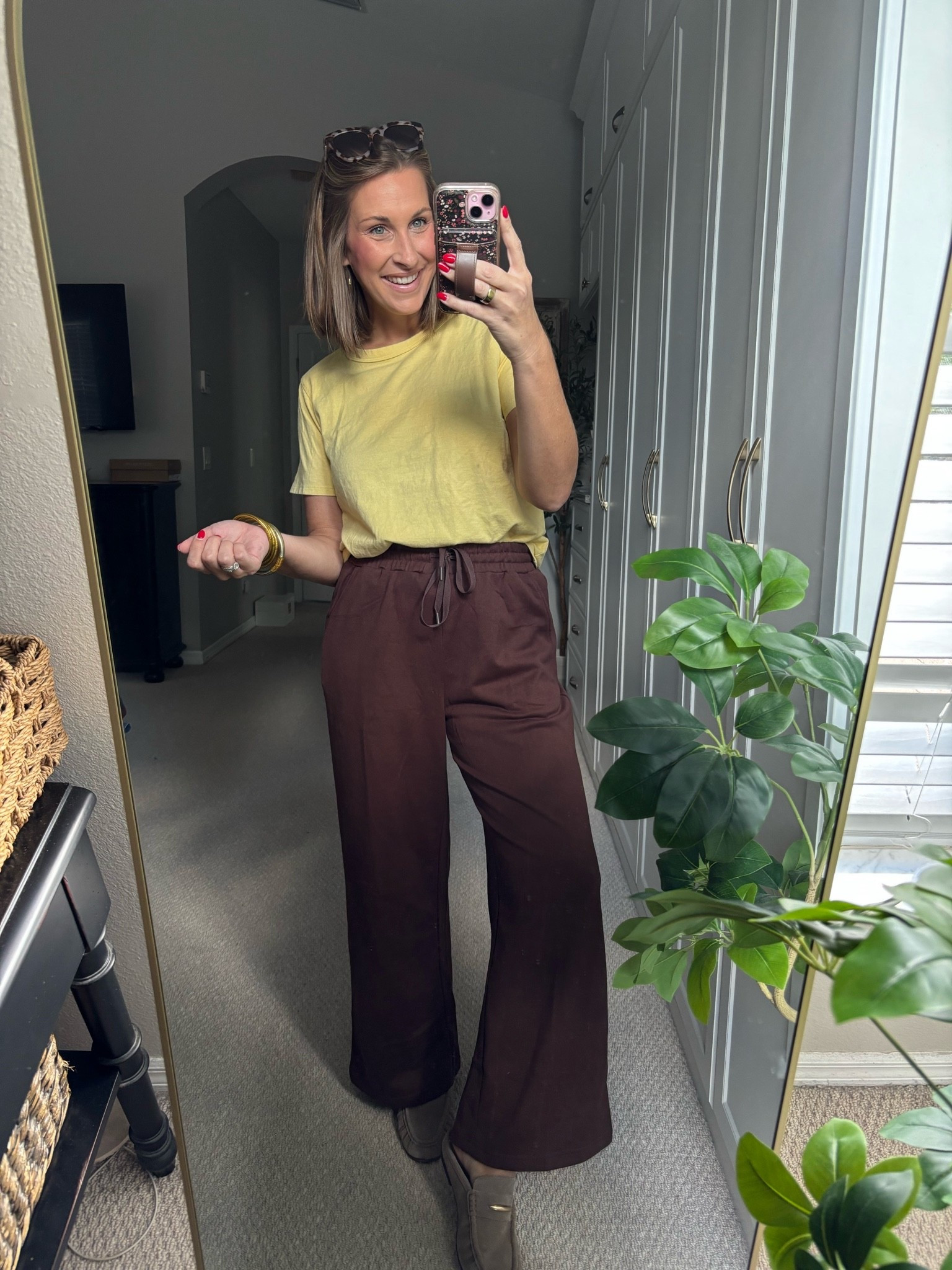 Outfit of the afternoon- school pick up, mom life and a comfy casual fall fit!

TTS: medium