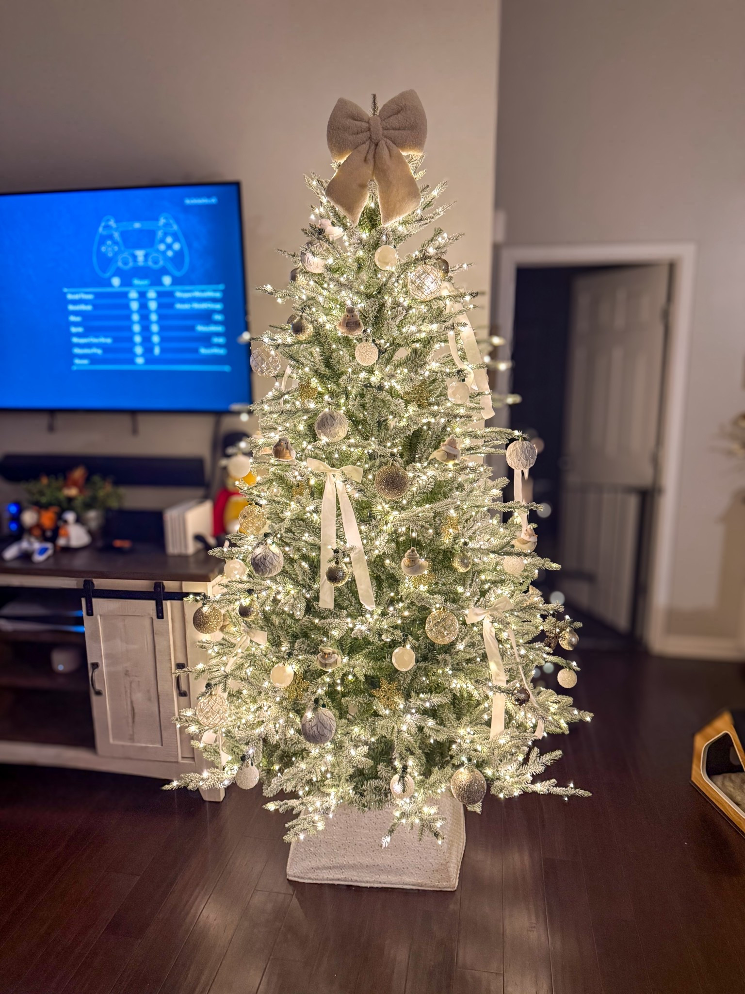 Obsessed with the viral grand duchess Christmas tree 🥹🎄 Have you put up your tree yet?! 

#LTKSeasonal #LTKHome #LTKHoliday