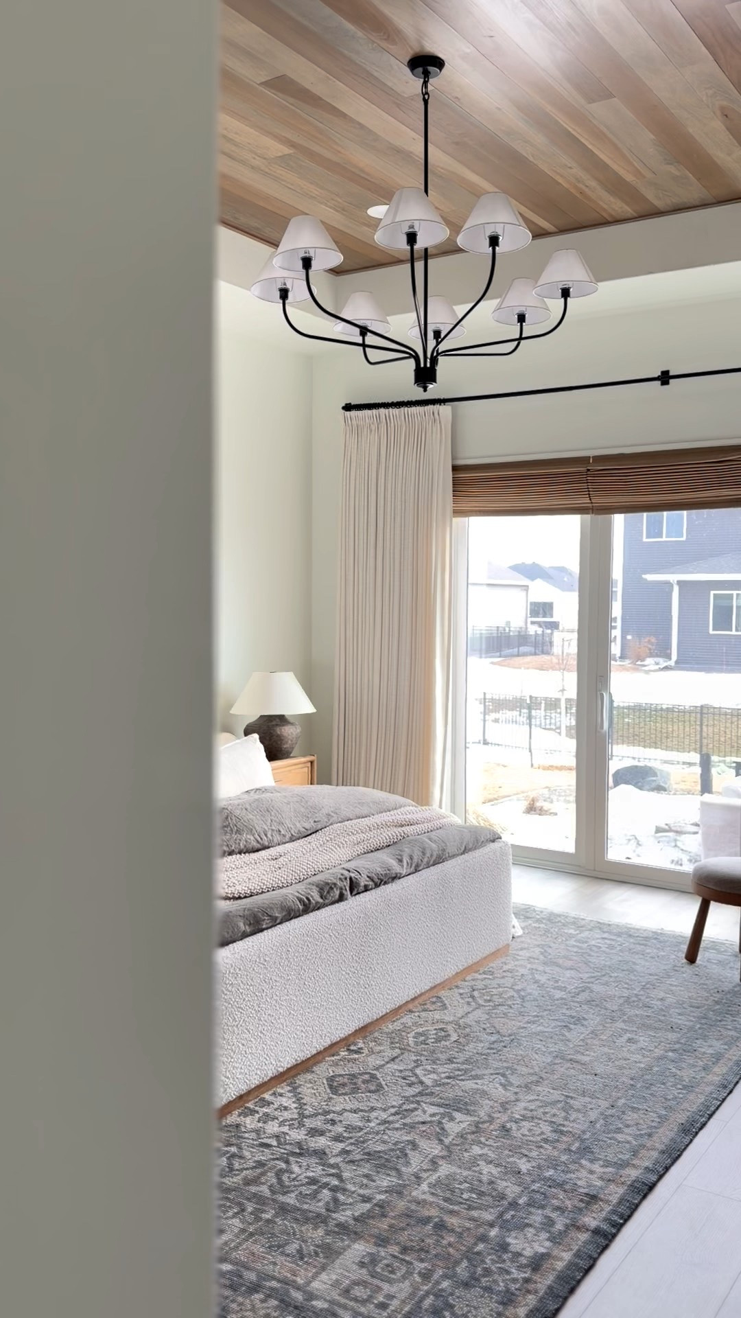 #ad The prettiest chandelier upgrade from @Wayfair! I was on the hunt for something that was larger and a black finish, Wayfair is always my go to for all things home! ￼ #wayfair #wayfairpartner #bedroom #chandelier #homeupdate 

#LTKHome