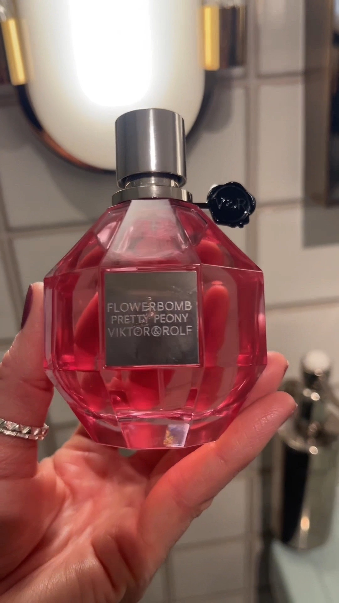 The most beautiful floral mixed with sweet fragrance . Top  notes of tea, bergamot, and freesia, a heart of sambac jasmine, cattleya orchid, and centifolia rose, with a warm base of patchouli, musk, and vanilla. Delicious!


#LTKgiftguide #LTKluxury #LTKbeauty