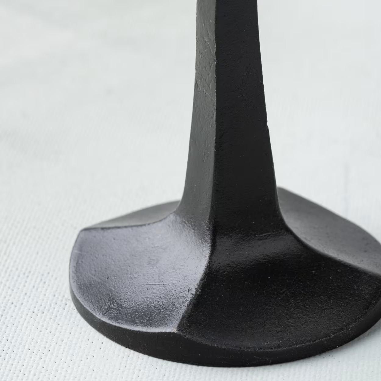 Black Gatecrest | Magnolia