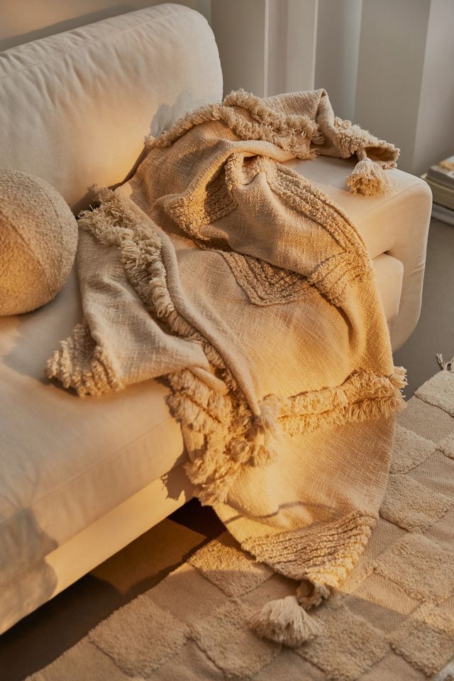 Aden Tufted Throw Blanket | Urban Outfitters (US and RoW)