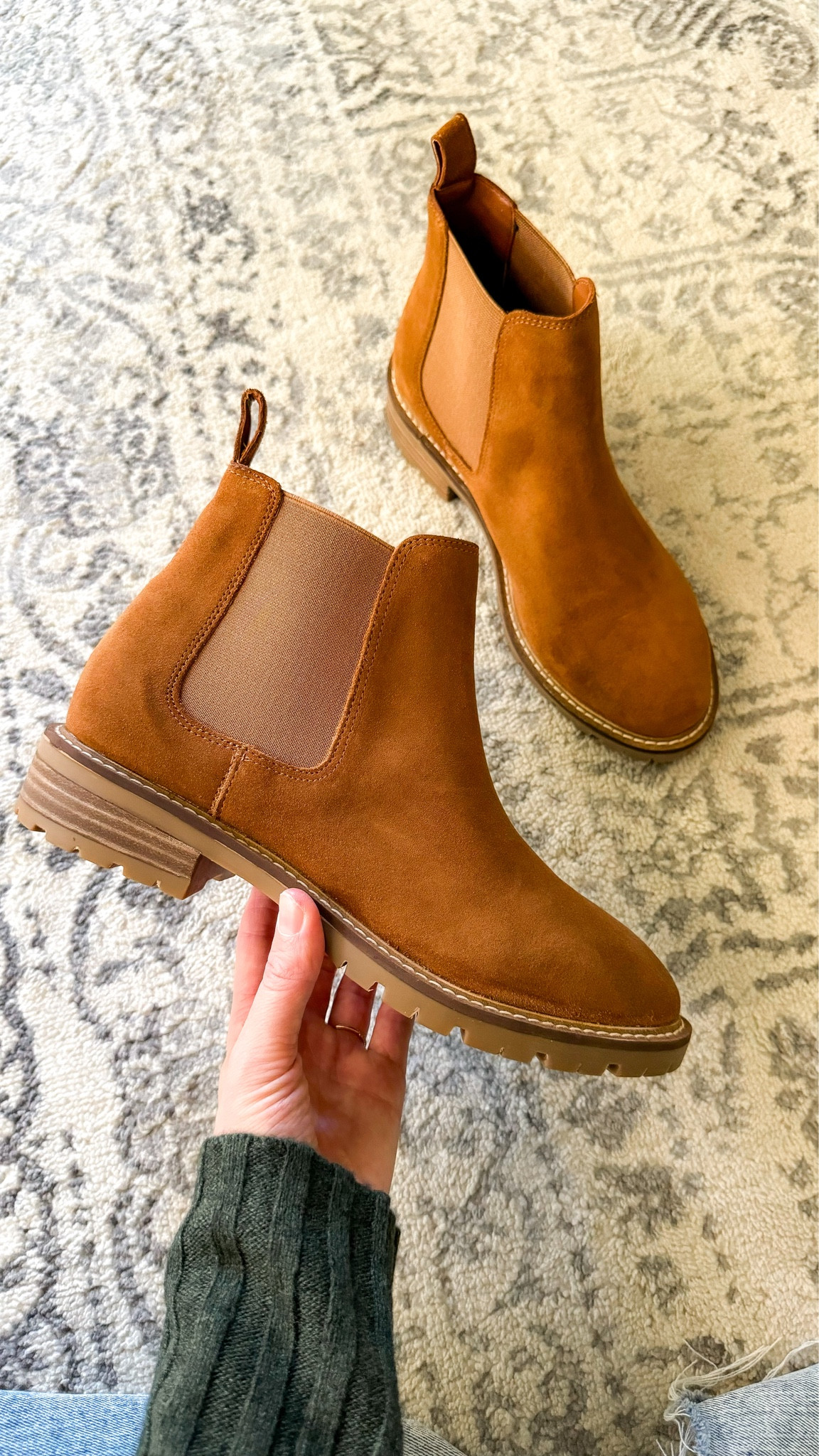 Love these brown chelsea boots 🫶🏻

Suede boots camel boots comfy boots booties steve madden boots 

#LTKfindsunder100 #LTKstyletip #LTKshoecrush