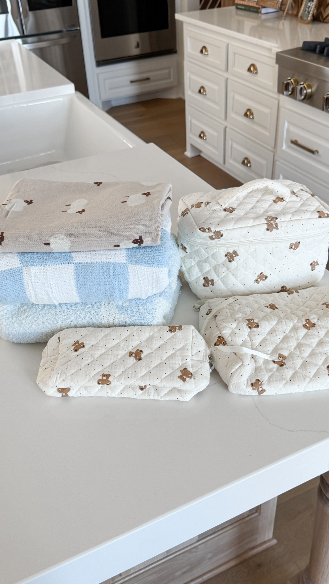 New baby finds for my newborn! The cutest blankets and bags to bring to the hospital and use in my diaper bag!

Amazon, mom life, baby must haves, baby blanket, baby find


#LTKmomlife
