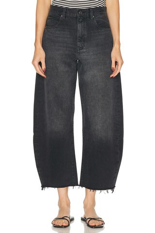 FRAME Bubble Crop Jeans in Limitless Undone Fray - Black. Size 26 (also in 24, 27, 28, 29, 30, 31, 32, 33, 34). | FWRD 