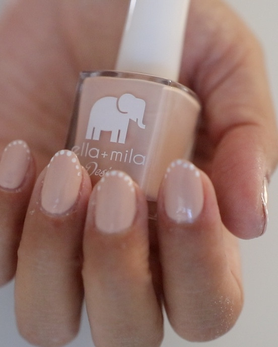 Two simple designs using 17 free nail polish from Ella & Mia. Make sure to check them out, they are opaque and the longevity is amazing 💅🏽 Plus they are safe for the little ones 💕