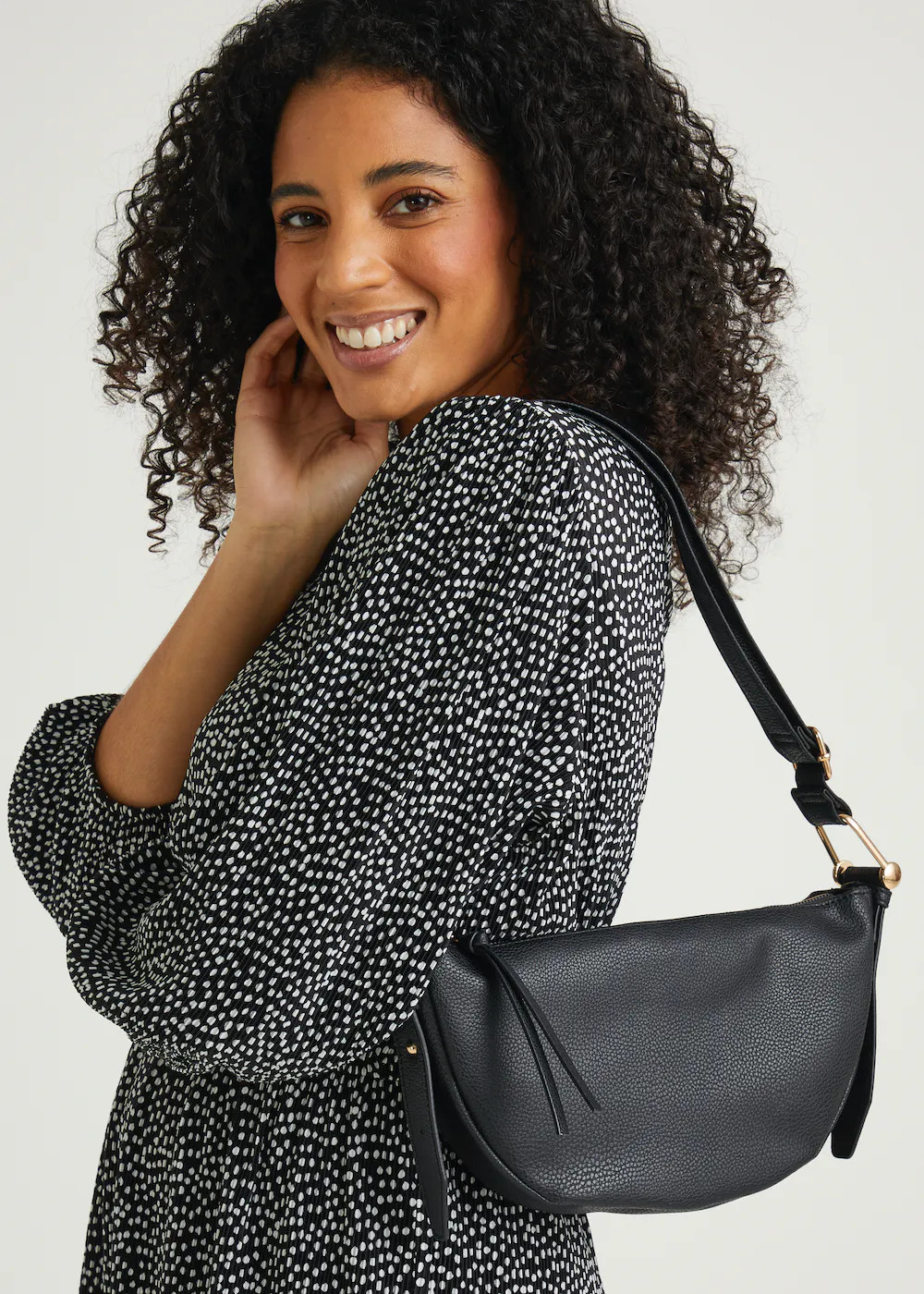 Black Scoop Body Bag – Black | Matalan (UK)