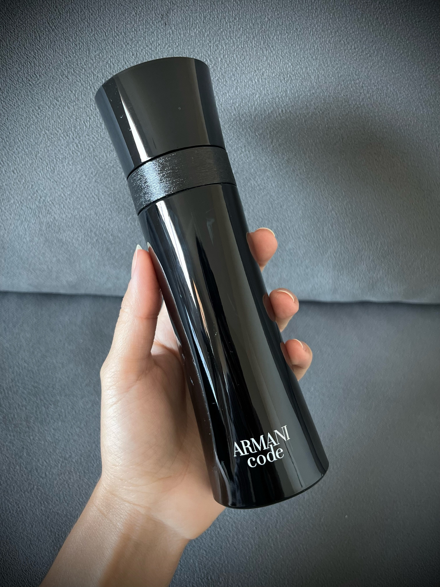 Deixe sua marca com Giorgio Armani Code Masculino Eau de Toilette. 🌟

Uma combinação sofisticada de cocktail de cidra de aroma de bergamota e limão com notas macias de flor de oliveira, aquecido com Guaiac e Tonka Bean.

Possui fixação de longa duração, transmitindo confiança e sofisticação em cada aplicação.

Armani Code é o toque final perfeito para qualquer ocasião.

#LTKbeauty #LTKmens #LTKbrasil