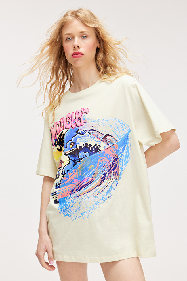 Oversized Throw-on T-shirt | Monki
