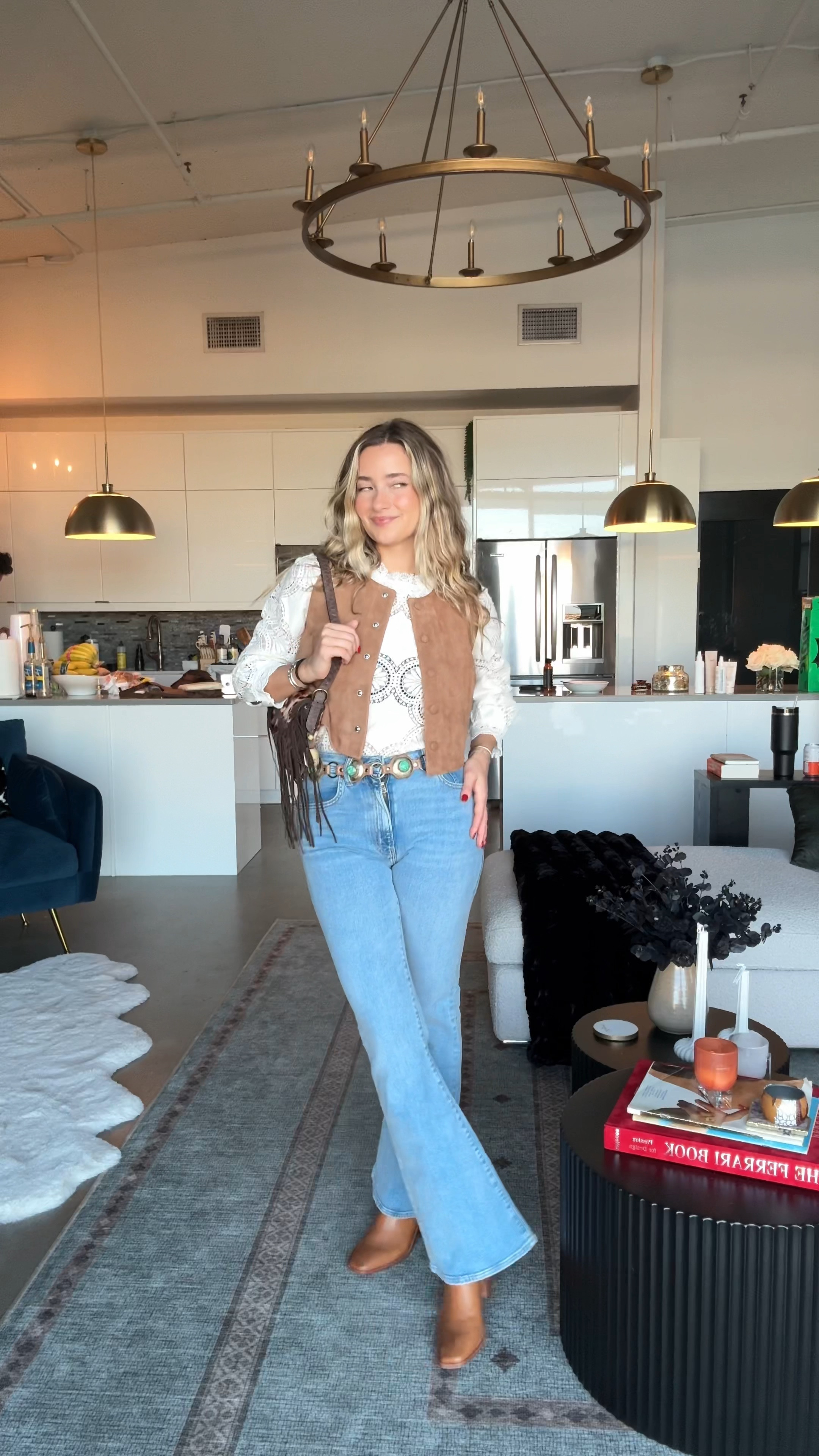 My fall outfit today 🤍 

I’m wearing a size 4 in the vest and top and size 27 in jeans 

fall outfit l fall inspo