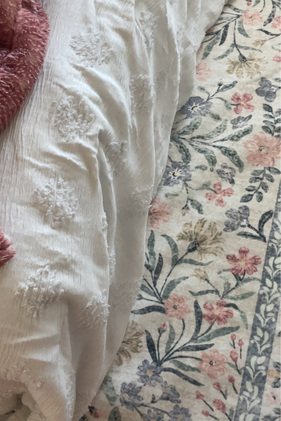 Floral Viral Rug

OBSESSED with my new rug! Viral on tiktok shop and Amazon 💗

Rug  floral rug  chic rug  girly rug  bedroom  girly bedroom  girl apartment  cute rooms  blankets  white bedding  minimal bedding  trendy home finds  trending in home  Amazon finds  aesthetic  coquette room  boho room emilyhosch 

#LTKSaleAlert #LTKHome #LTKFindsUnder100