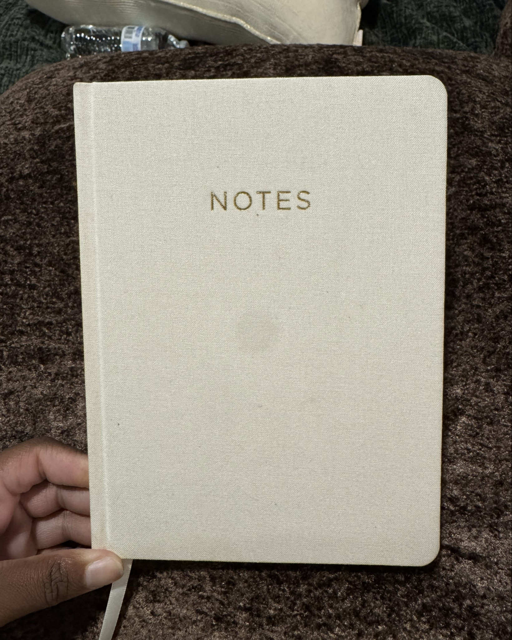 It’s that time of year where everyone’s writing down their goals and this is perfect. Hard cover. LINEN. Minimalist and very classy. 120 pages for $10? C’mon.

#LTKSaleAlert