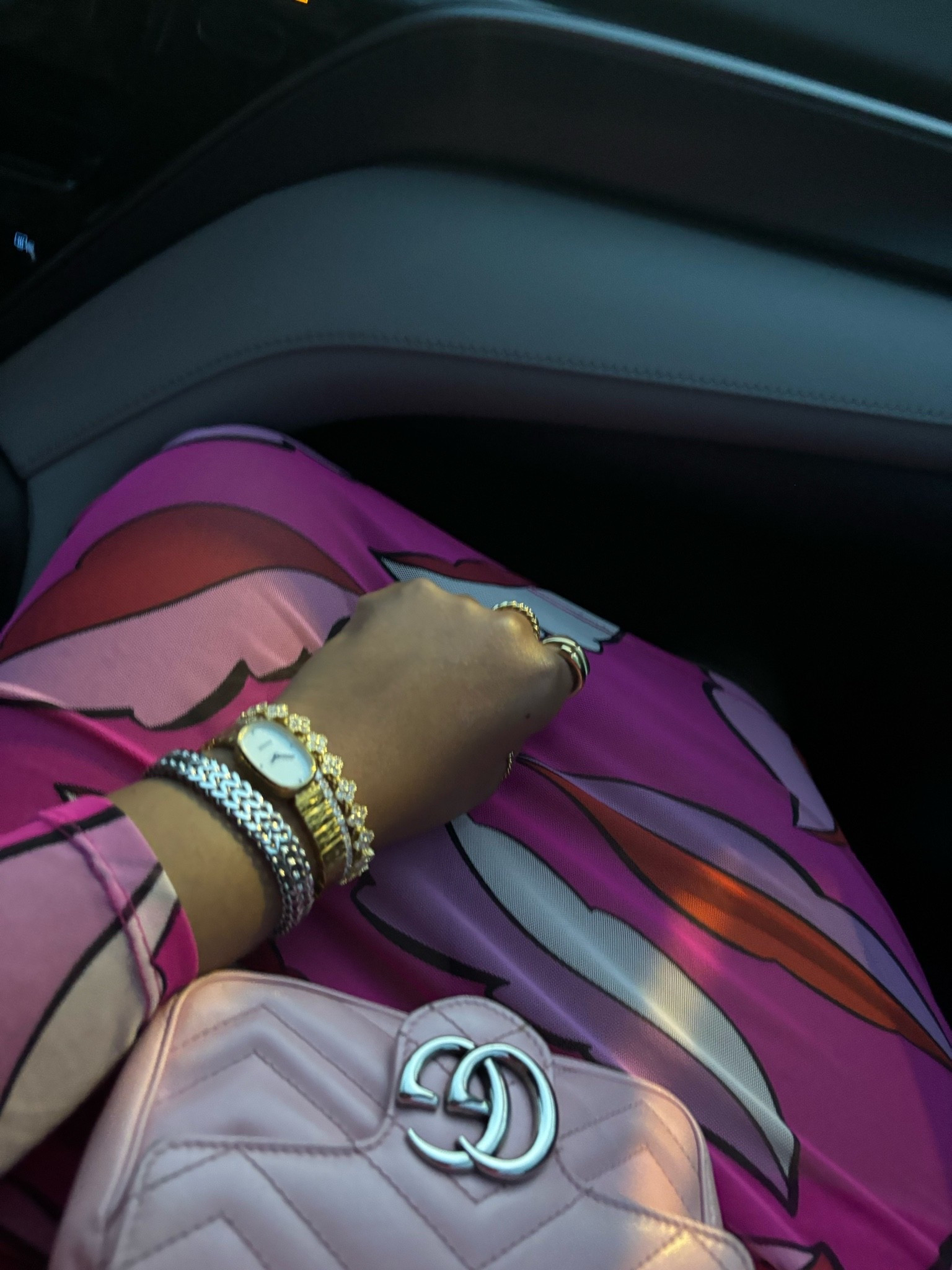 Building a good jewelry collection really starts with timeless pieces. 

Not the super trendy accessories you wear once and forget about… but the pieces that make you feel polished every single time you put them on.

This watch gives exactly that.

Simple, feminine, elegant, and one of those accessories that instantly makes your outfit look more expensive without screaming for attention.

I love pairing it with my bracelet stack because it gives that effortless “put together” look without overdoing it.

The perfect everyday watch for the girls stepping into their soft luxury, rich auntie, grown woman era.

If you’ve been looking for an affordable luxury watch that feels classy, timeless, and wearable with everything from workwear to date nights, this is SUCH a good one.

Linking this one for all the girls building their forever jewelry collection.