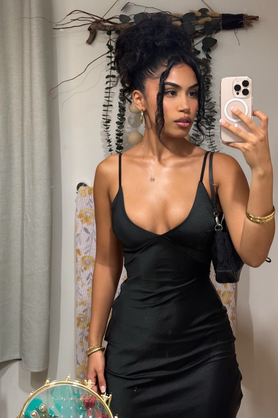 wearing: 
size:0 , adjustable straps, with a zipper on the side. 
ABSOLUTELY LOVE!💕

#LTKFitness #LTKBeauty #LTKStyleTip