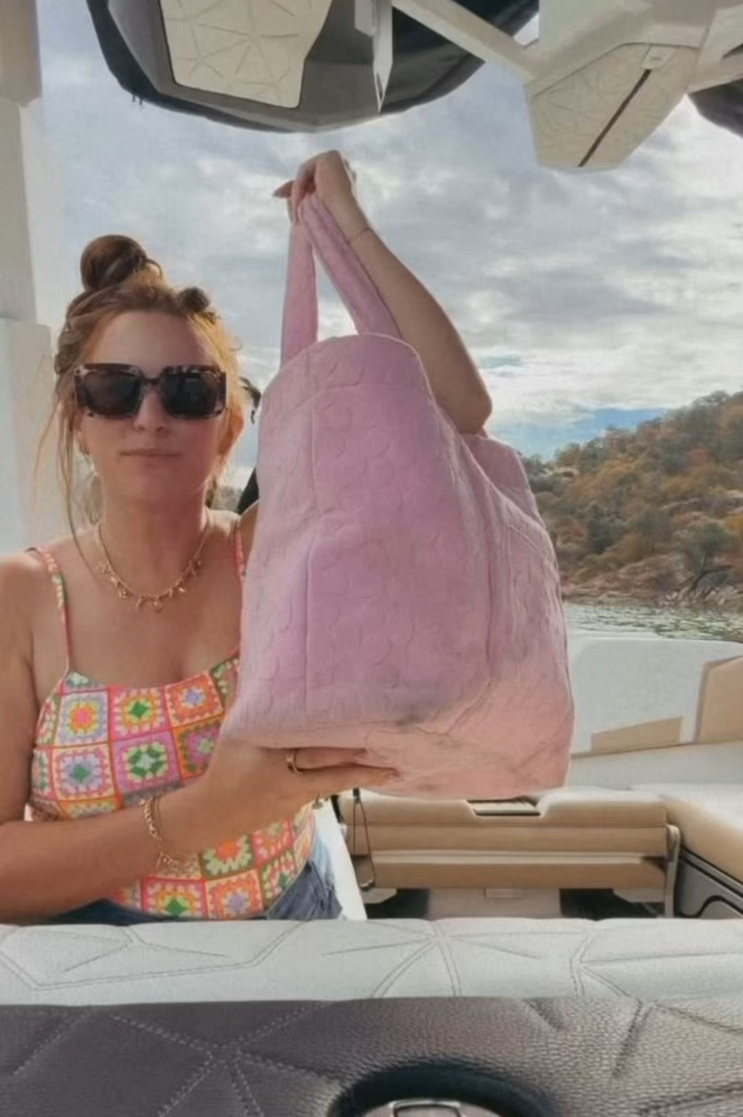 What’s in my lake bag?!?! So many goodies!!

#LTKSwim #LTKItBag #LTKSeasonal