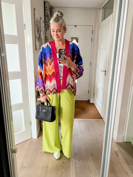 Outfits of the week

Wearing a Spicy Scarves kimono (can’t be linked) paired with a basic white tank top and lime green wide legged pants (Raized by De ‘M’ by Maartje) and silver loafers. De custom purse is from Zara. 

#LTKitbag #LTKeurope #LTKstyletip