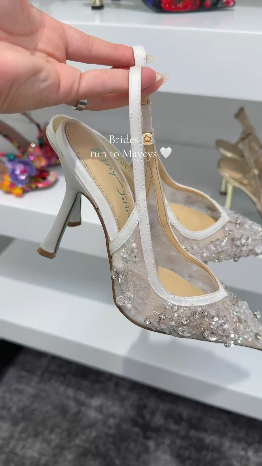 The perfect wedding heels 

#heels #bride #weddingheels #weddingshoes #brideheels