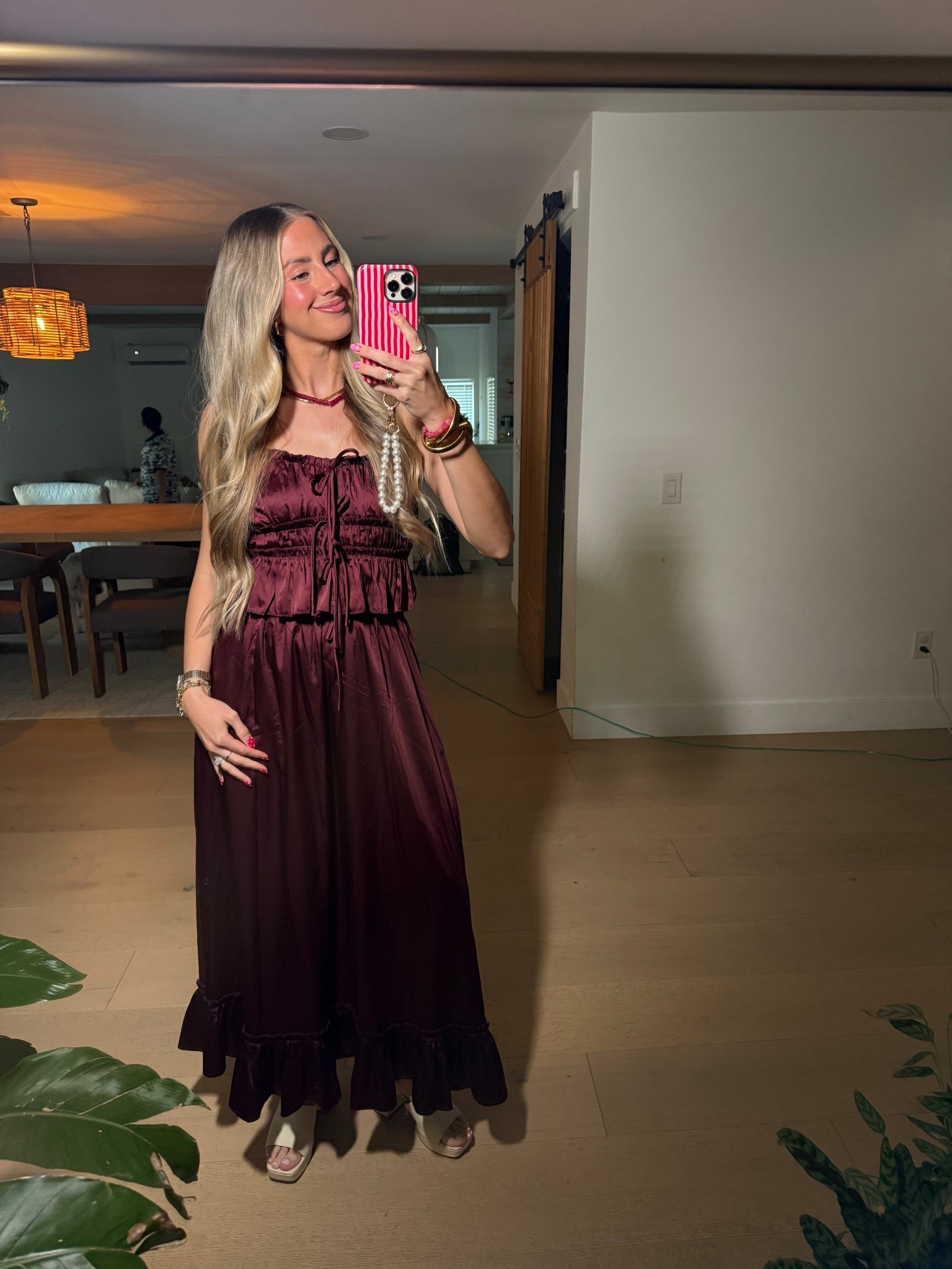 Such a cute 12th Tribe set! @12th Tribe 

Birthday fit for girls dinner! ✔️

Satin set, date night outfit, mom outfit 