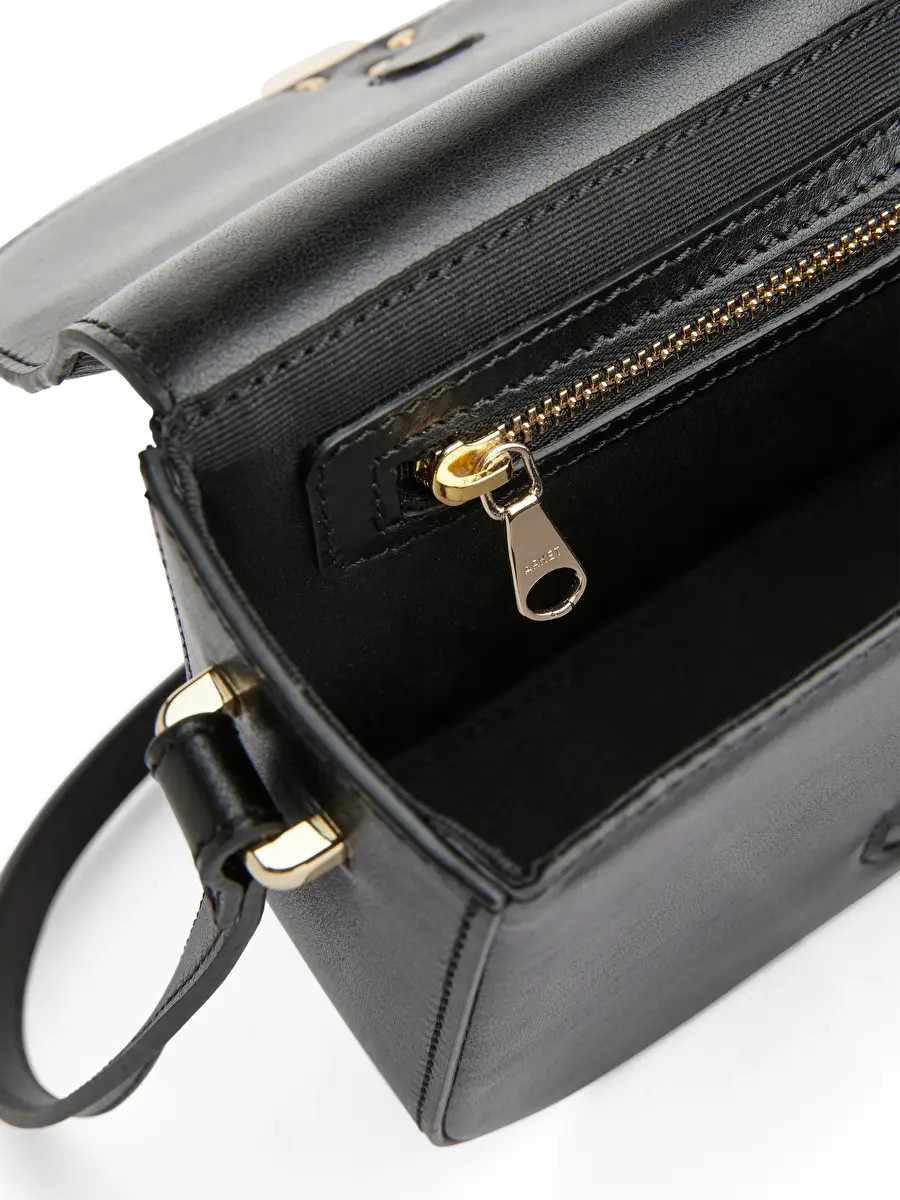 Leather Shoulder Bag | ARKET (US&UK)