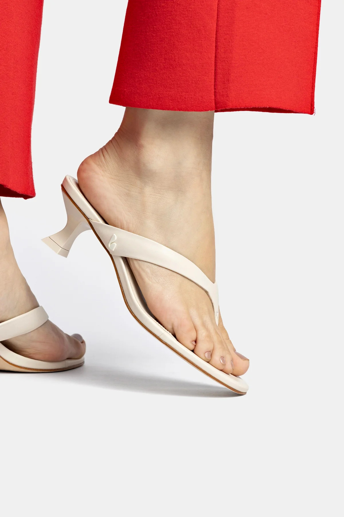 Gaia Low In Ivory Leather | Larroude
