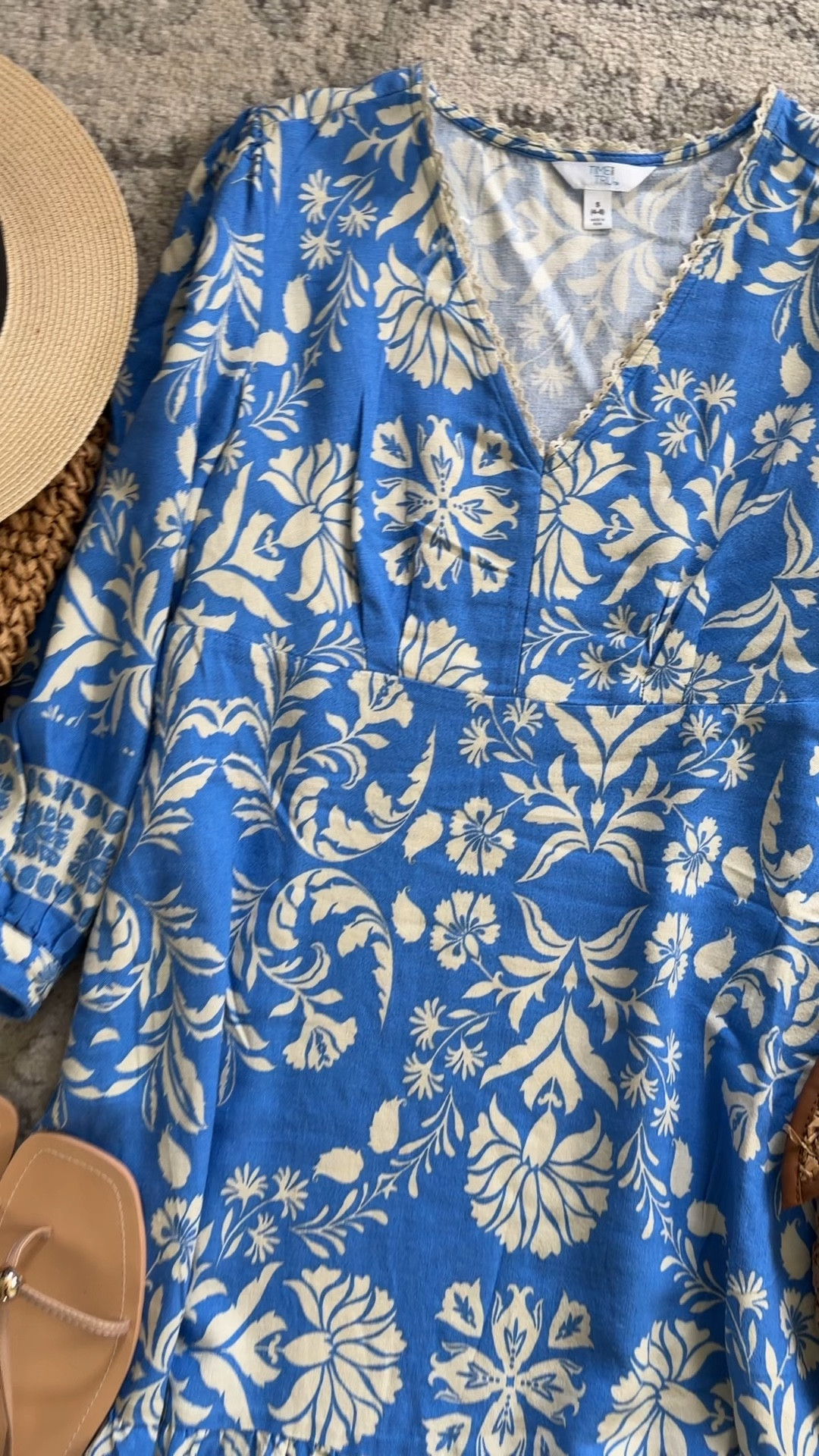 Walmart dress I’m loving, it’s giving anthro or tuckernuck. Nice print, fabric is synthetic but looks and feels natural. Fit is true to size. Also comes in green. #walmartstyle
