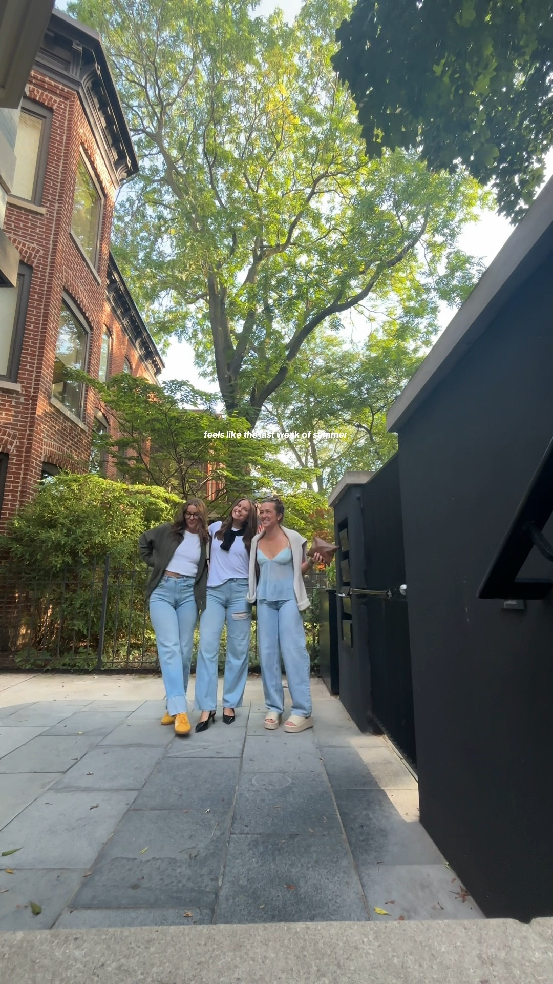 Summer is almost over outfit! 

#princesspolly #fall #happyhour #outfitinspo #baggyjeans #sweater #rayban #levis #princesspolly

#LTKStyleTip #LTKSeasonal #LTKBeauty