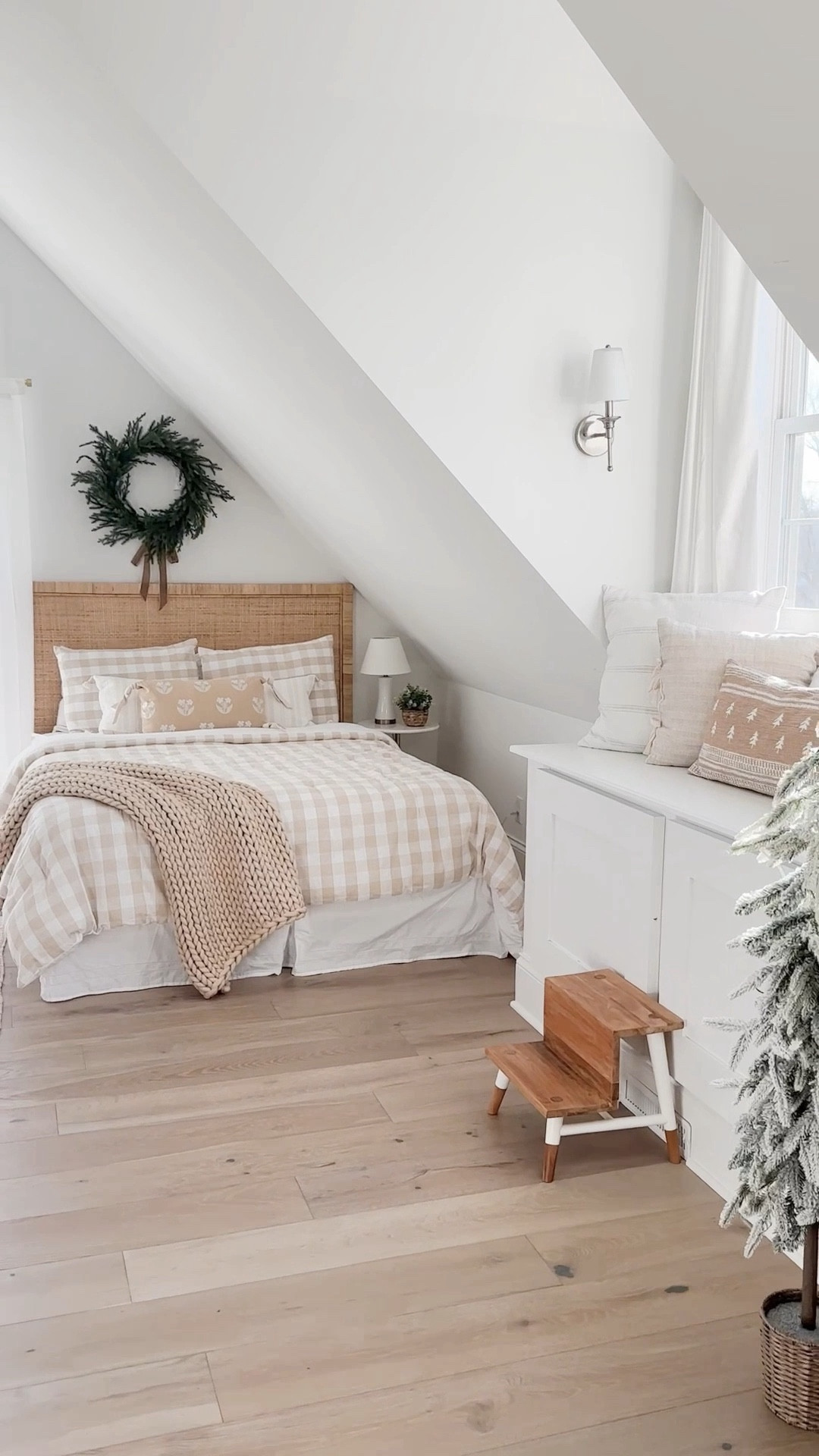 Holiday Guest Suite

Neutral Bedroom, rattan woven headboard, bedding, comforter, step stool, holiday decor, wreath, throw blanket, home decor, target, serena and lily, target style

#LTKSeasonal #LTKHoliday #LTKhome