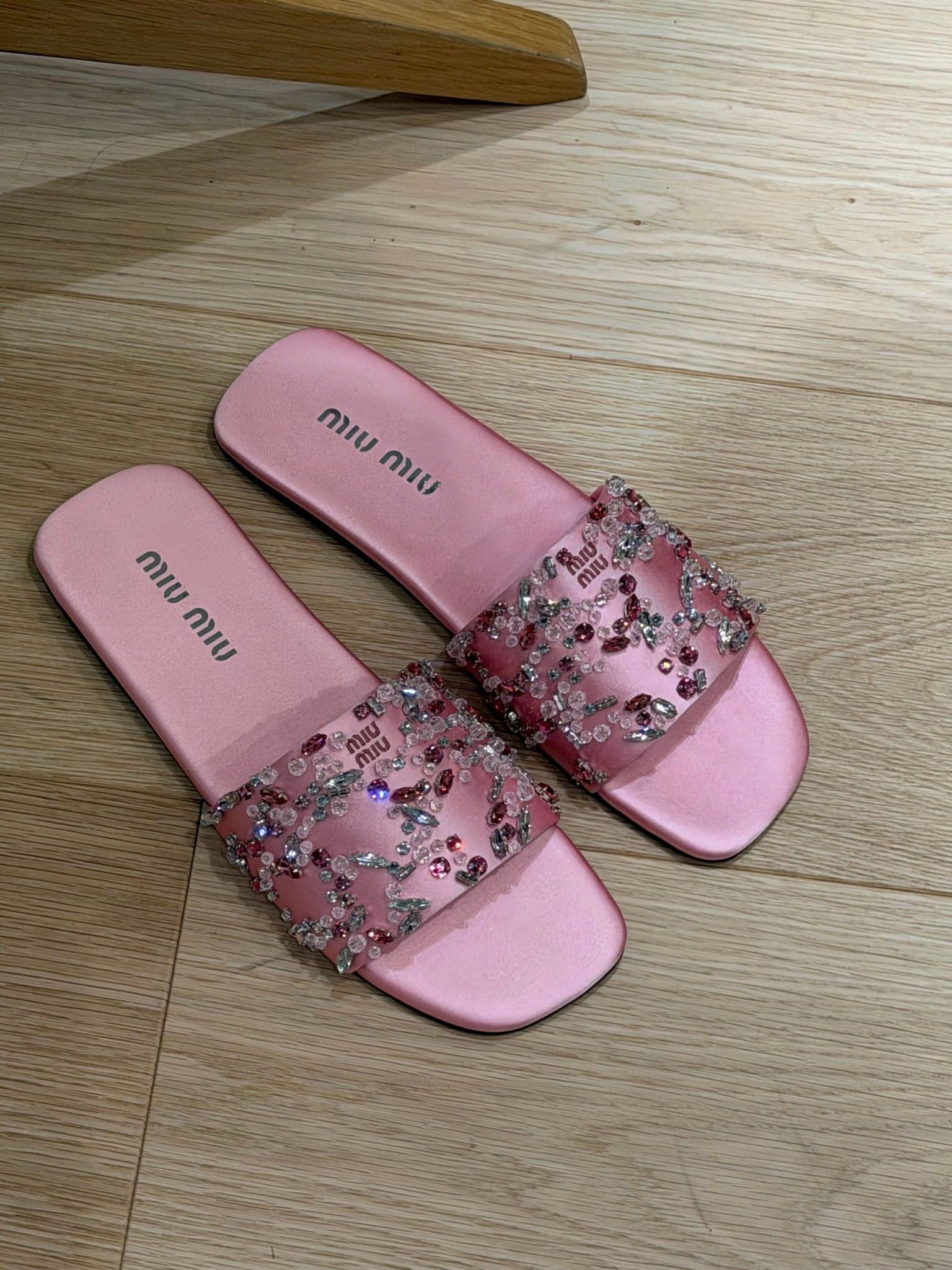 Ok so I def think you either love or hate these but I kinda love them…they come in blue too

#LTKTravel #LTKNYFW #LTKootd