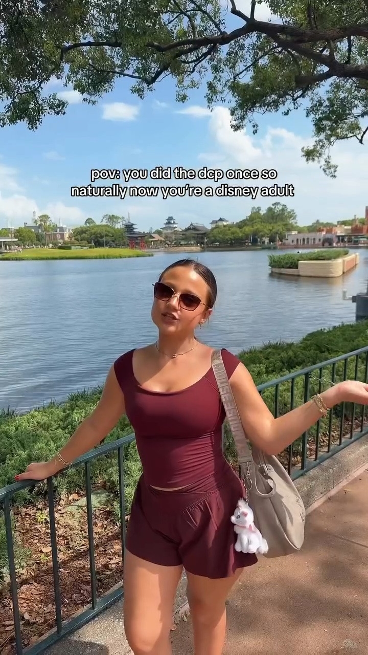 the only way to do it🫡 #disneycollegeprogram #disneyadult #dcpalumni #disneyworld #epcot