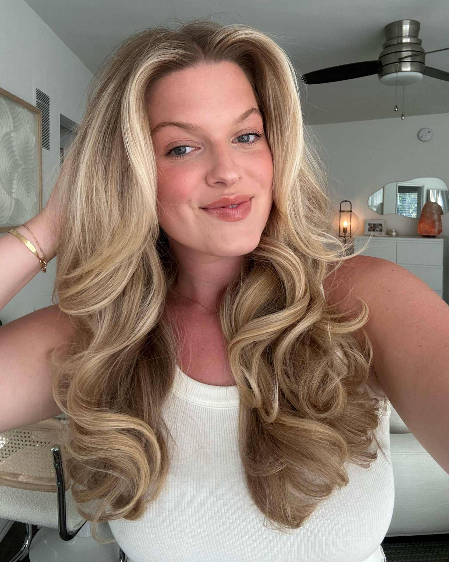 current skincare routine…

morning:
- @elemis superfood face wash 
- @rhode glazing milk, peptide glazing fluid & barrier restore cream
- @supergoop unseen sunscreen

evening:
- elemis cleansing balm
- elemis superfood face wash 
- @differinus adapelene gel
- elemis superfood facial oil
- elemis marine collagen cream OR midnight facial  