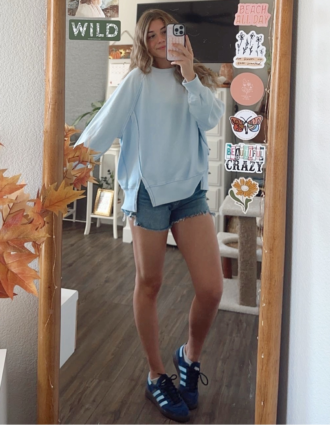 blue crewneck is a size XS! runs oversized:)