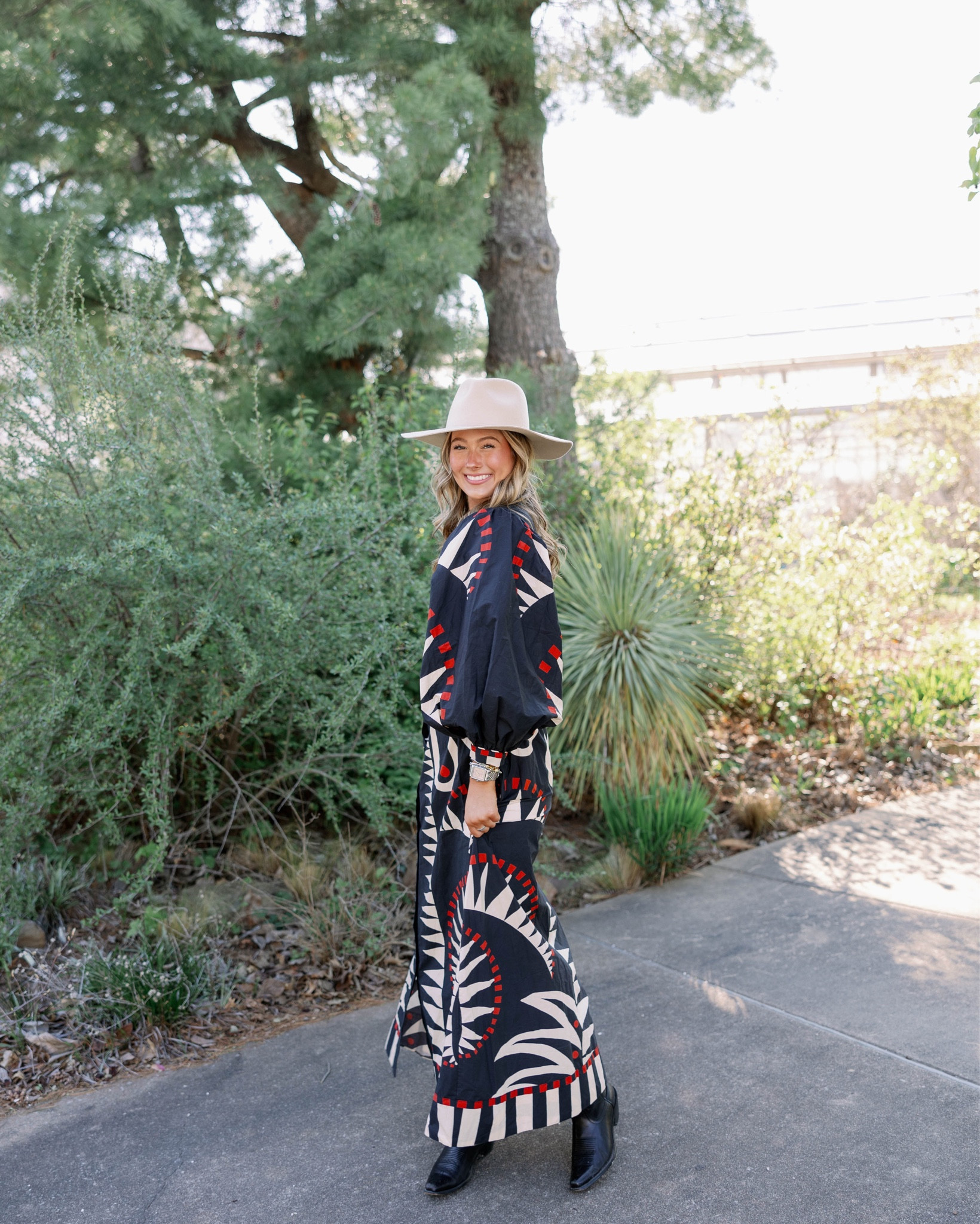 Farm Rio dress (black coconut grove maxi dress) sold out currently! Linked similar below! 👇🏼 

#LTKstyletip