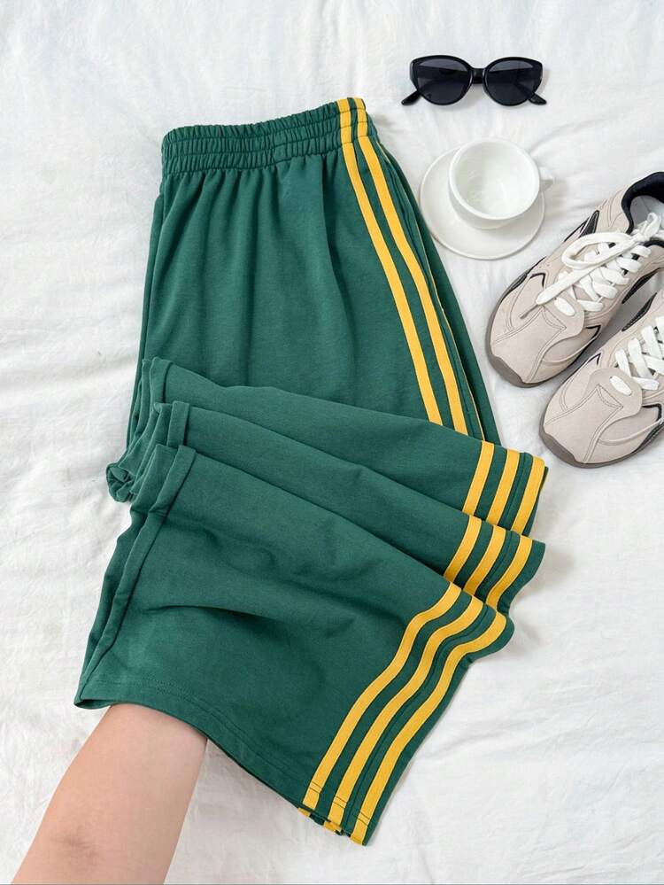 SHEIN EZwear Plus Size Green Loose Fit Sweatpants, Autumn/Winter Track Pants With Stripes Women Track Pants Green | SHEIN
