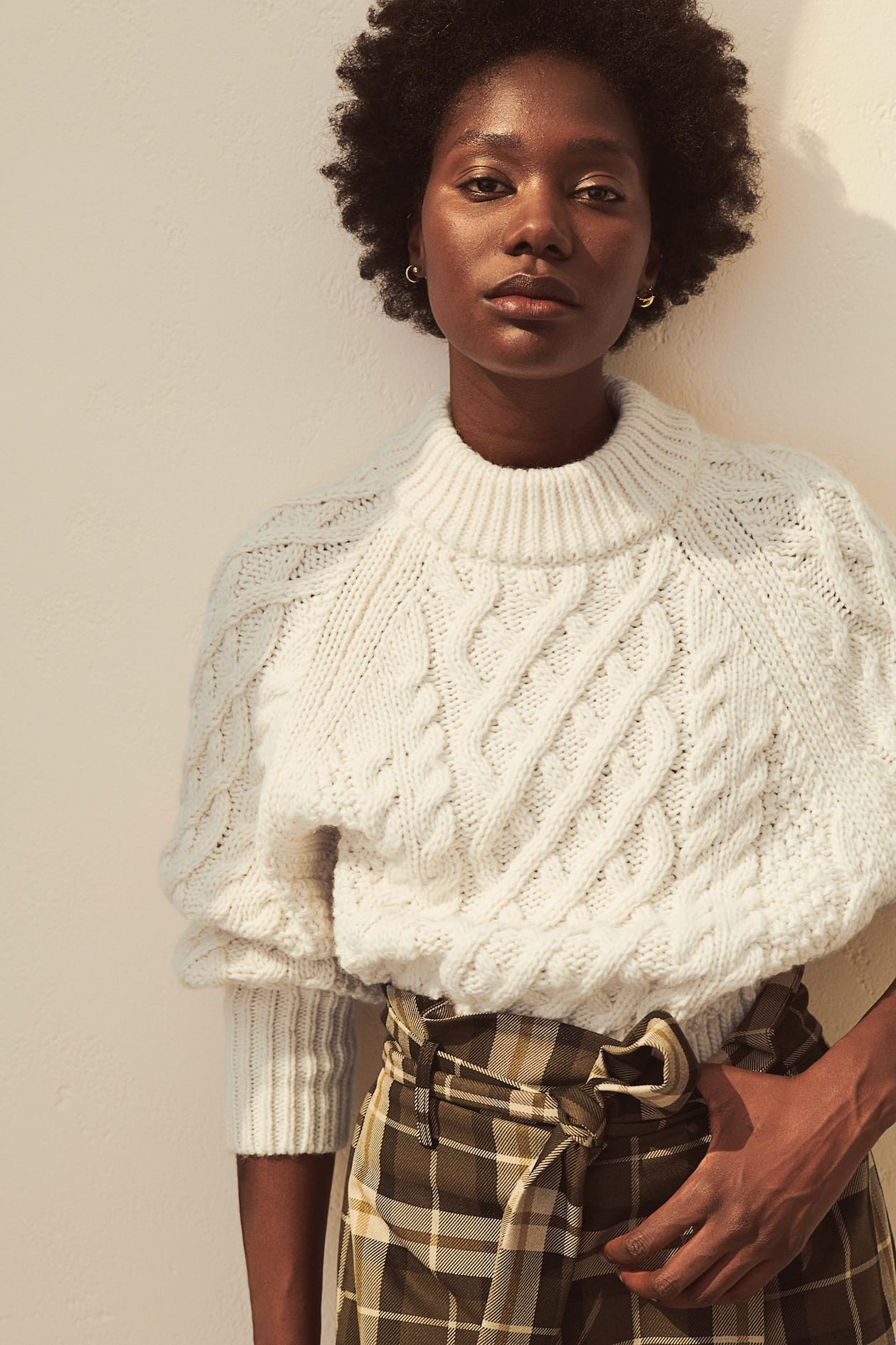 Soft, cable-knit sweater with wool content. Long raglan sleeves and ribbing at neckline, cuffs, a... | H&M (US + CA)