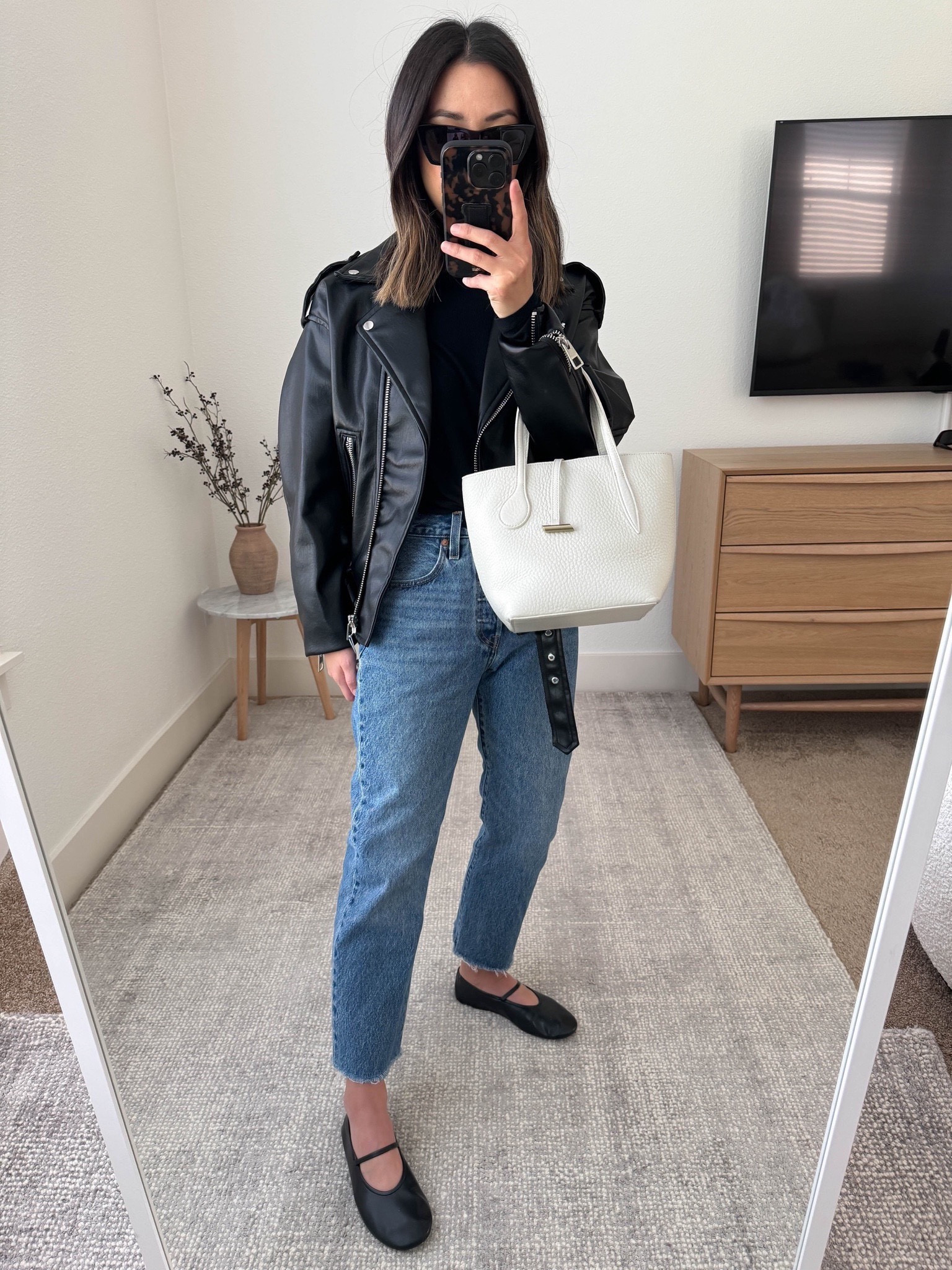 Mango faux leather oversized jacket. This jacket is amazing!!! Size down. Butter soft. On sale! 

Faux leather jacket xxs
Majestic Filatures turtleneck xs
Levi’s jeans 25
Jeffrey Campbell flats 5.5
Little Liffner mini bag 
YSL sunglasses  

Fall outfits, fall style, jeans, fall shoes, fall fashion 



#LTKSeasonal #LTKsalealert #LTKshoecrush