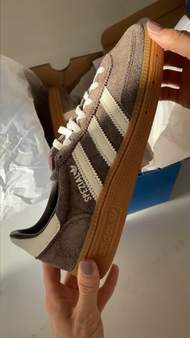 Die schönsten Adidas Spezial Schuhe sind einfach perfekt für den Herbst! 🍂 Ich werde euch noch ganz viele Outfits damit zeigen 🥰

#LTKshoes #LTKdeutschland #LTKautumn