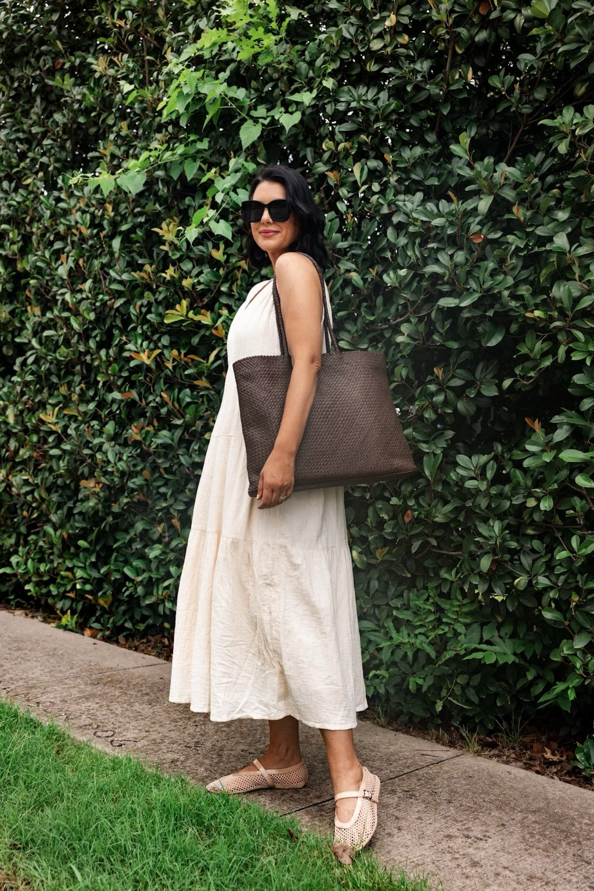 I’m back with some summer pieces I know you’ll love from Quince! This maxi dress is lightweight and airy for summer without being sheer (it’s fully lined!) and if you, like me, are looking for a tailored short for summer, then this is your pair of shorts! All tied together with this gorgeous leather bag, which by the way I’ve been loving this dark brown for summer! It brings a richness to the light, airy summer fabrics and I can easily transition to fall. As always, @onequince exceeds my expectations, but never my budget ;)  #quincepartner
 

 
