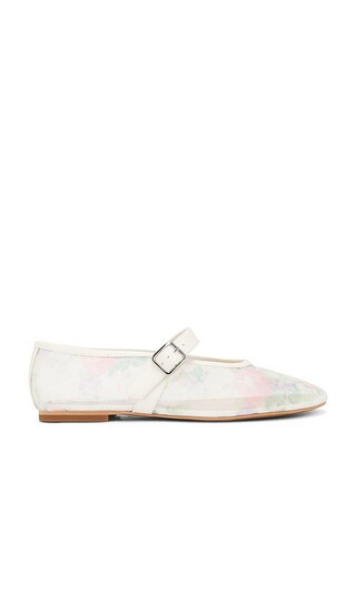 Steve Madden Dreaming Flats in Ivory. - size 6.5 | Revolve Clothing (Global)