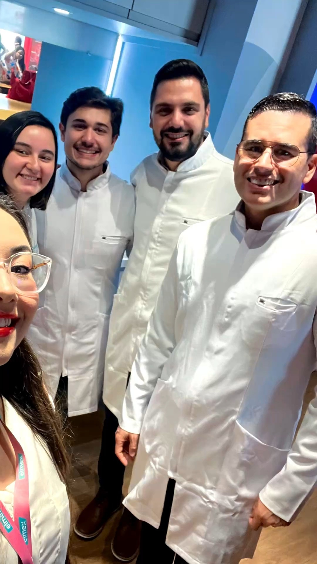 No vlog anterior falei sobre como a Colgate é referência em sustentabilidade ✨ 

Além do almoço delicioso e kit de higiene bucal que recebi, o grande destaque foram eles: os cientistas!! 

Tive a oportunidade de conhecer de perto a ciência e entender a tecnologia por trás dos produtos! Esse detalhe fez toda a diferença na experiência 🧪👩🏻‍🔬👨🏻‍🔬 

#colgate #colgatebrasil #saopaulo #cientista #vlog

#LTKfamilia #LTKviagem #LTKbrasil