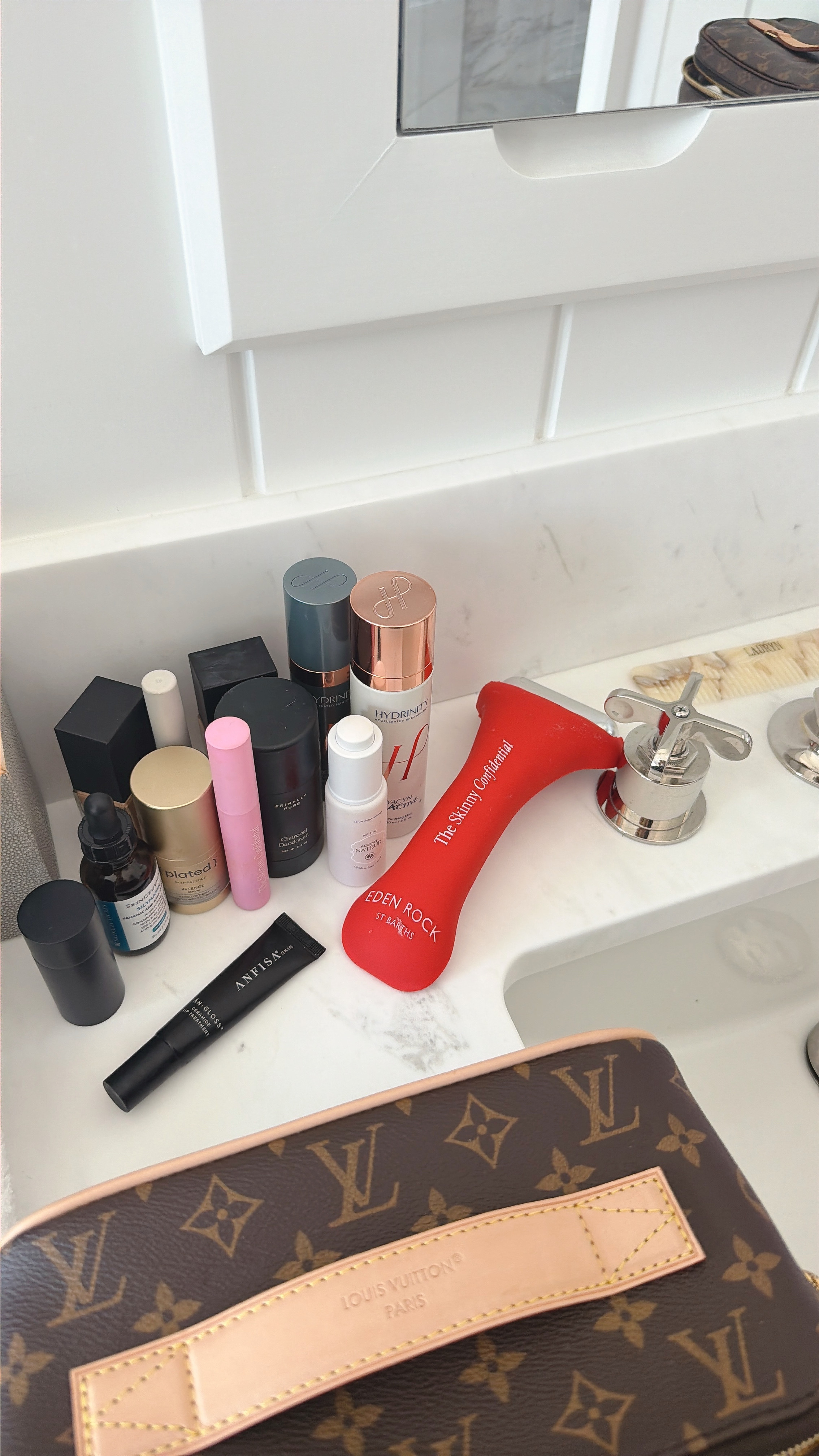 WHAT'S ON MY VANITY 

 