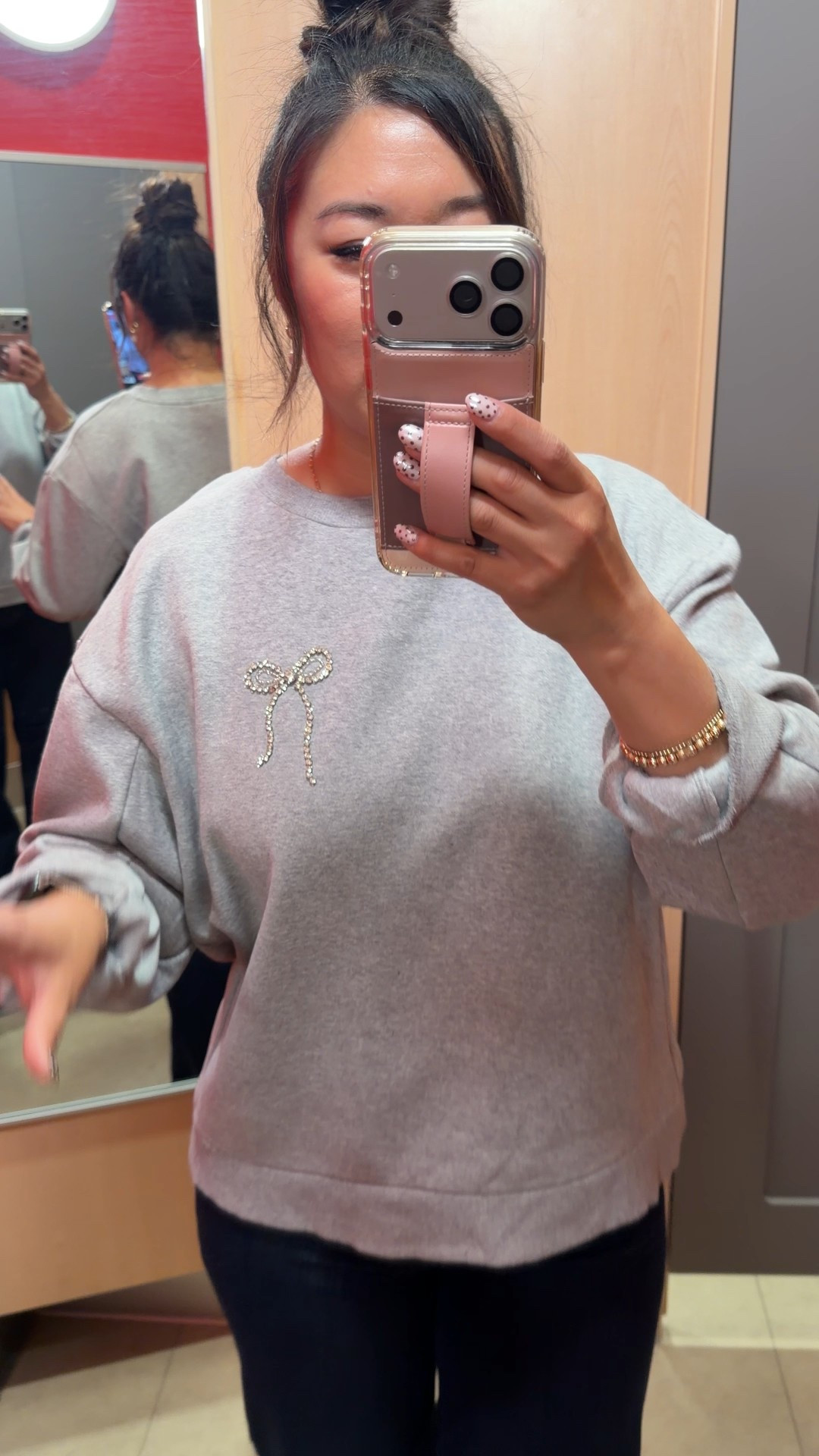 Cutest freaking bow sweatshirt from Target! Sized up to Large!