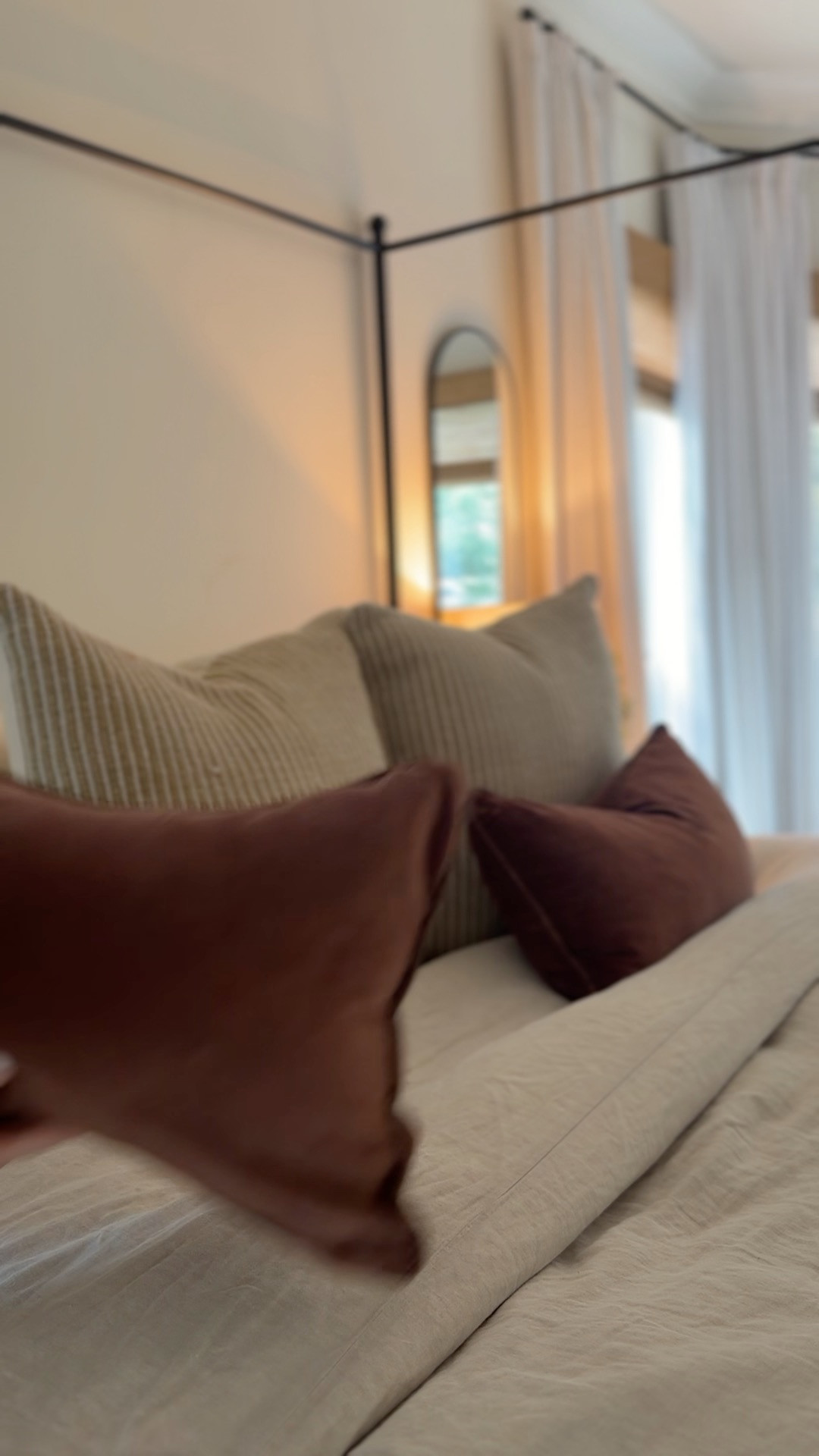 #ad How perfect is this pillow color? Some of my favorite budget-friendly @wayfair pillows and they’re the perfect tone for fall! Also linked up a few more cozy decor favorites 🤎  #wayfair #wayfairpartner
 

 #LTKSeasonal #LTKHome