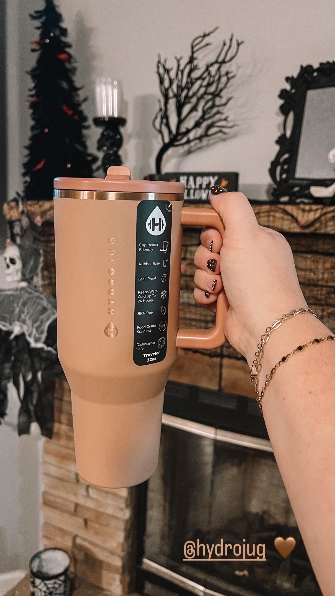 #hydrojug #fall collection in caramel! #hydrojug #ltkfall #ltk #fall #ltkhalloween #fallcup

#LTKFallSale #LTKFindsUnder100 #LTKSeasonal