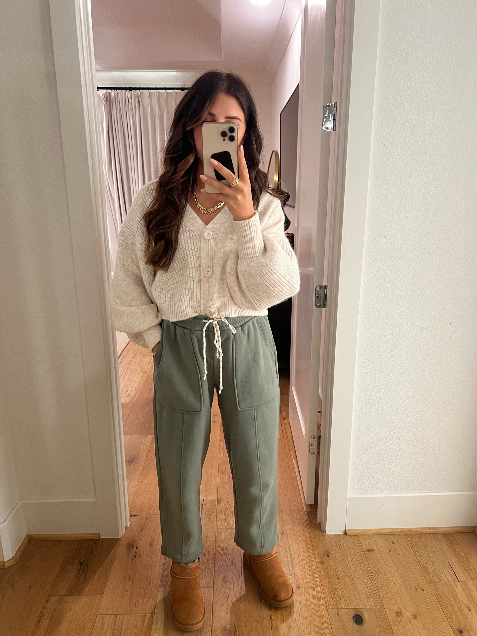 Bottoms: medium 
bc I prefer loose pants over skin tight pants BUT wish I ordered a small. Runs oversized already 

Dressupbuttercup.com 

#dressupbuttercup