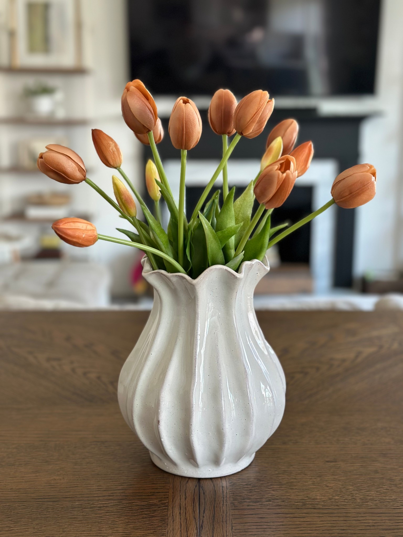 Immediately purchased these tulips the second they came back in stock 🌷

If you’re a neutral girly like me, grab them before they sell out again. They look SO good styled with the viral vase from @Target 

🤎

#neutralhome
#springdecorfinds
#homefinds
#modernorganicstyle