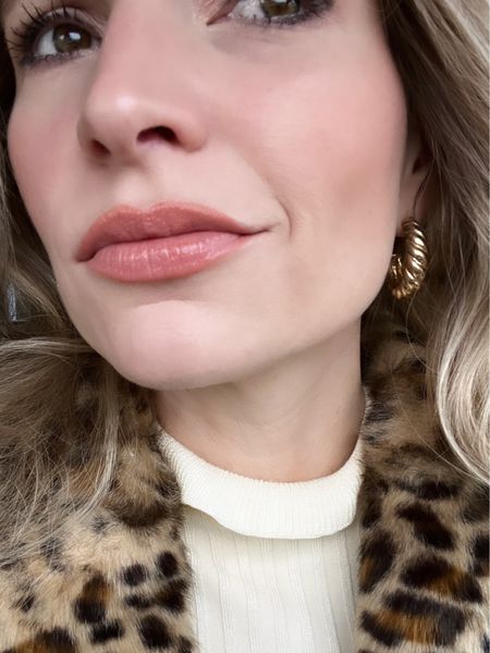 nude lip look. loving this Tarte combo lately. Liner— buff. Color— cherry blossom 💕


Tarte lips, maracuja lip plump, nude lip liner, plumping lip gloss 

#LTKfindsunder50 #LTKGiftGuide #LTKbeauty