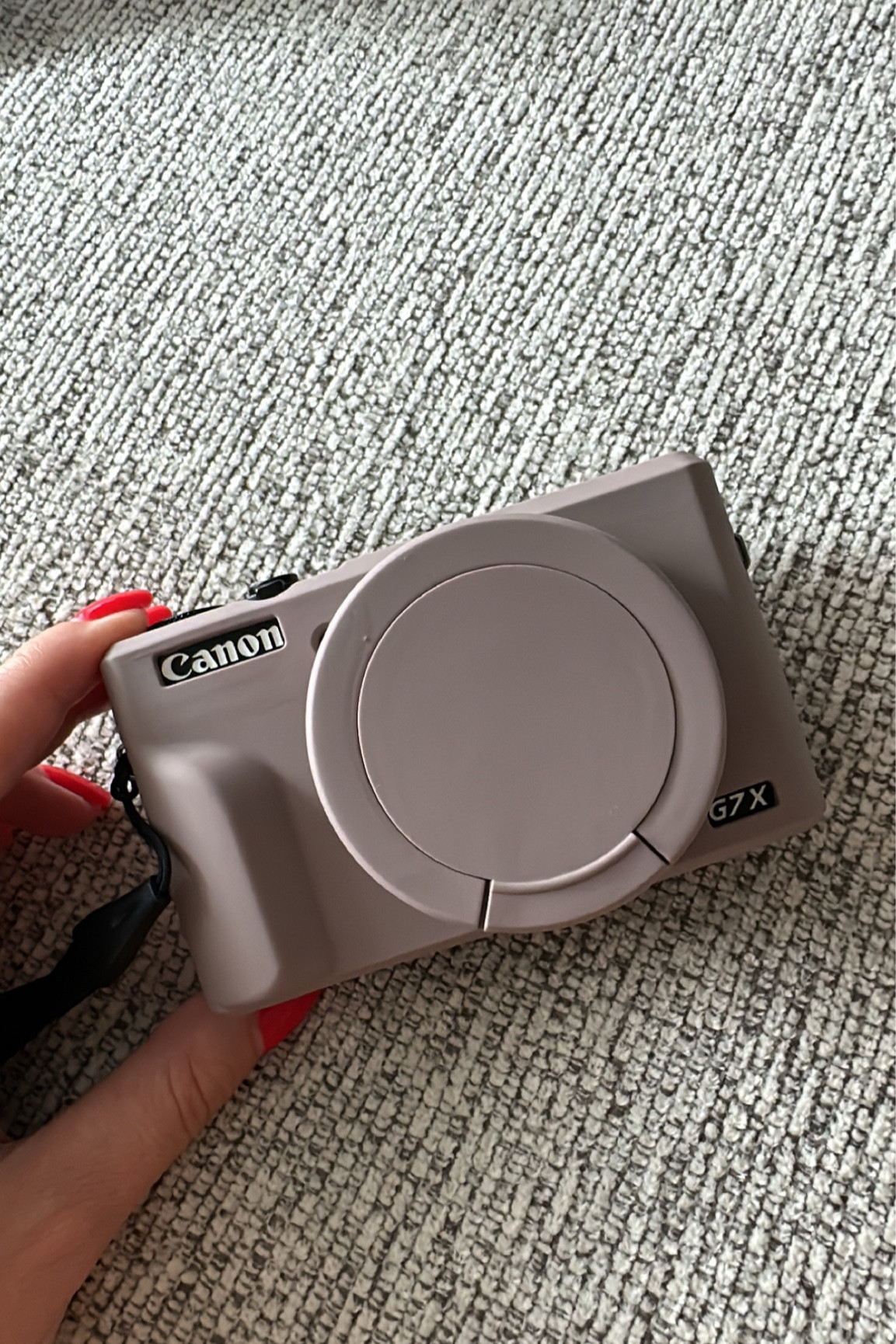 This camera case is so cute and it protects the lens ❤️ G7x lovers approved 


#LTKunder100 #LTKunder50 #LTKFind