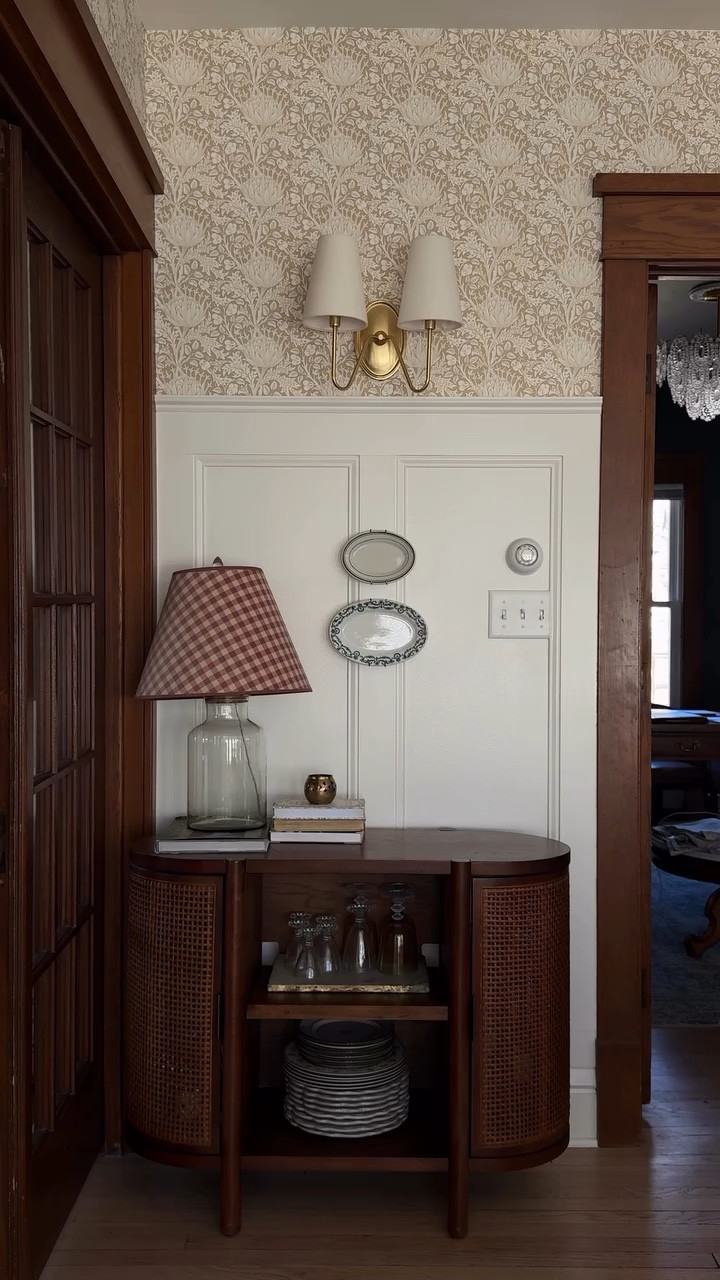 Hi, I’m Tessa.

Over the last eight years in our 1920s Craftsman, something unexpected has happened. Little by little, I’ve let go of the life I thought I was supposed to build… and started embracing the one right in front of me.

A small kitchen.
An old house with quirks and character.
Life in a rural town.
Spaces layered slowly, lived in fully, and loved deeply.

This home has taught me that beauty isn’t found in bigger or newer… it’s found in paying attention, in choosing contentment, and in telling a story with what you already have.

If you’re new here, welcome. I’m so glad you found your way.

Drop a 💛 below and introduce yourself if you’re new — I’d love to know you’re here.

#CozyHomeInspo #VintageInspiredHome #CottageHome #PatternedInteriors #LivedInStyle